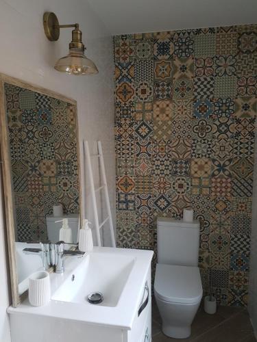 a bathroom with a white sink and a toilet at Casa Aquelcabos in Arenas de San Pedro