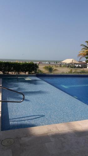 Cartagena Beach Condo - 1400 sq. Ft. (130 m2) tesisinde veya buraya yakın yüzme havuzu