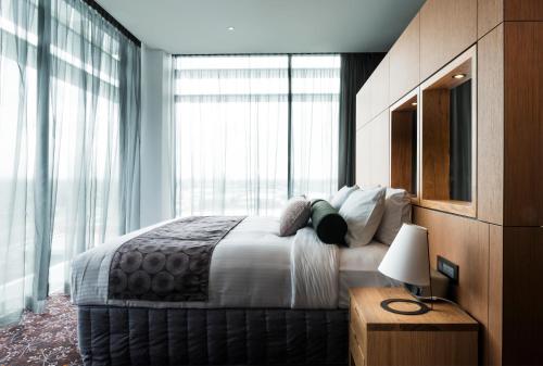 Postel nebo postele na pokoji v ubytování Mercure Sydney Liverpool