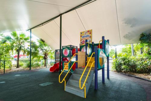 Zona de juegos infantil en Nightcap at Edge Hill Tavern