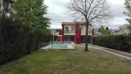 a house with a swimming pool in the yard at Nuestro Rinconcito in Villa Cura Brochero