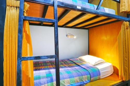 a bunk bed in a room with a colorful bunk bed at New Ubud Hostel in Ubud