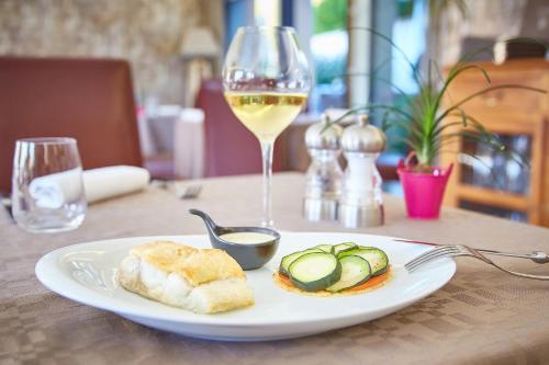 Makanan di atau berdekatan hotel