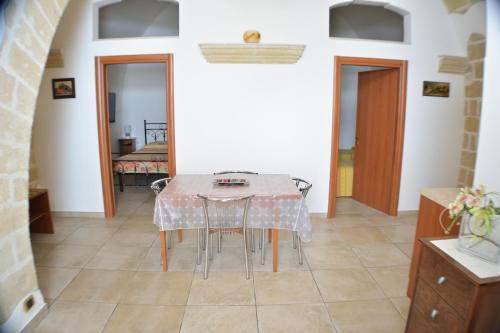 a dining room with a table and chairs at Borgo Saraceno in Spinazzola