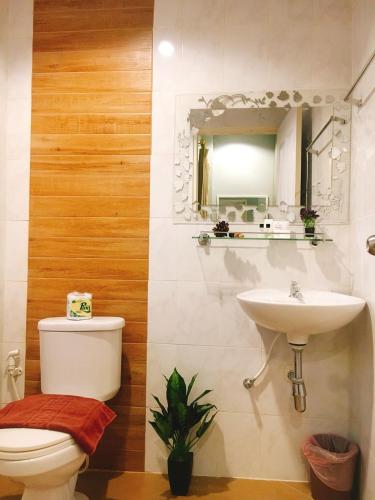 a bathroom with a toilet and a sink at Bussarin Mansion Koh Yao Yai in Ko Yao Yai