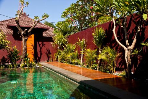 Swimmingpoolen hos eller tæt på Taman Senang