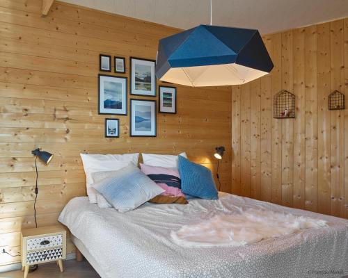 a bedroom with a bed with a blue umbrella at La Huche in Namur