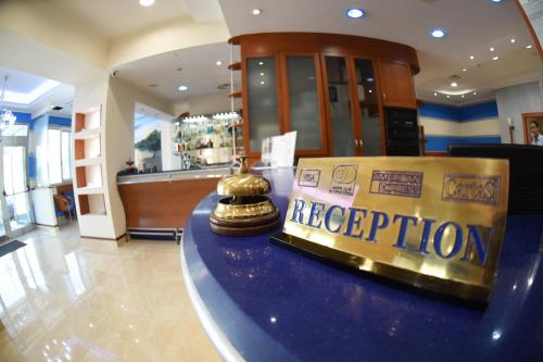 a bar with a reception sign in a store at Hotel Niagara in Catanzaro Lido