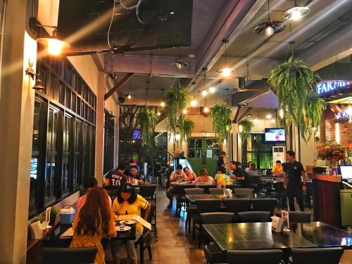 Гости The Farm House Hotel Ranong