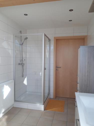 A bathroom at Ferienwohnung Gmeiner