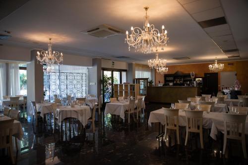 A restaurant or other place to eat at Hotel Internazionale Gorizia