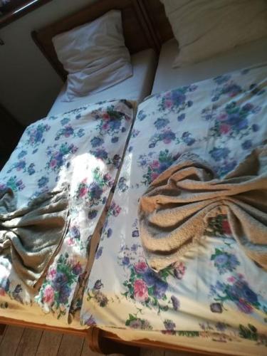 two beds with blankets on top of each other at Dwa Dęby in Lubawka