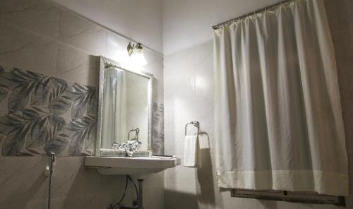 Koupelna v ubytování Shahpura Kumbhal Villas