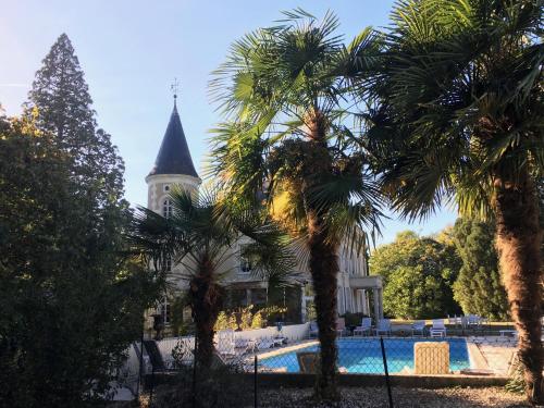 Πισίνα στο ή κοντά στο CHATEAU Les VALLÉES