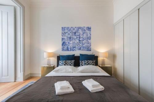 Downtown Lisbon Apartment by LovelyStay