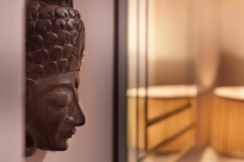 a statue of a head next to a mirror at The Boho - 4 min walk to beach & town in Bournemouth