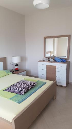 Ένα ή περισσότερα κρεβάτια σε δωμάτιο στο Modern cozy apartment seaview