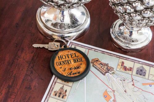 a key chain on a table with a picture of a hotel complex at Country House Tre Esse in Assisi