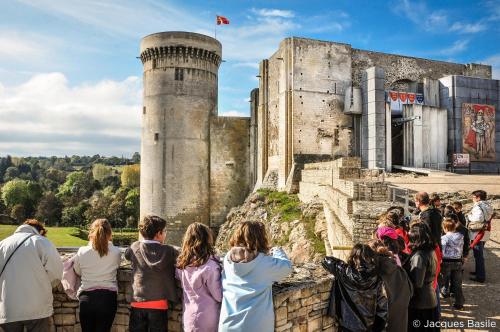 a group of people standing in front of a castle at ibis Falaise Coeur de Normandie in Falaise