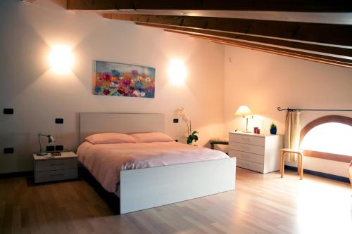 A bed or beds in a room at CASA GIULIA a Borso del Grappa