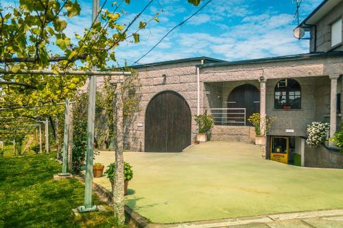 Κήπος έξω από το Bodega-Enoturismo Lagar De Besada
