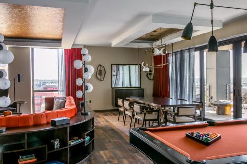 Bobby Hotel Image