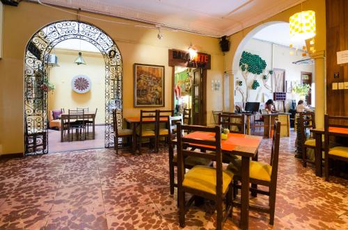 A restaurant or other place to eat at Manso Boutique Guest House