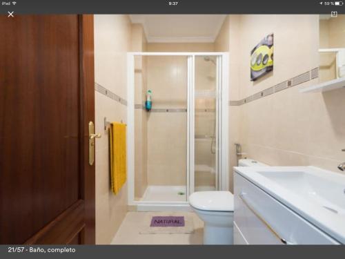 Vonios kambarys apgyvendinimo įstaigoje Apartamento Playa Las Canteras