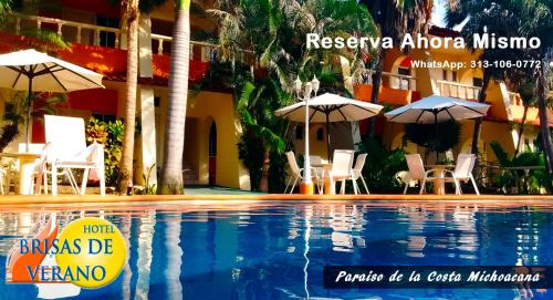 a resort with a swimming pool with chairs and umbrellas at Hotel Brisas de Verano in San Juan de Alima