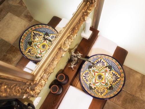 a mirror and two plates on a table in front at Pullman City Westernstadt in Eging