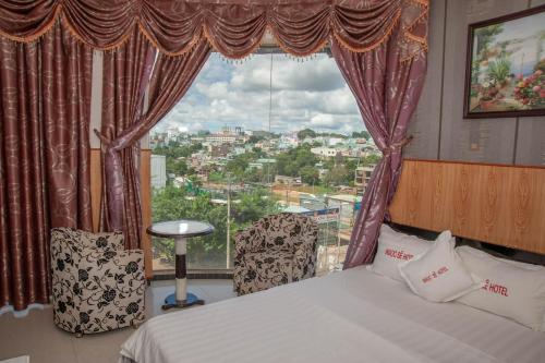 Ένα ή περισσότερα κρεβάτια σε δωμάτιο στο Ngoc Se Hotel