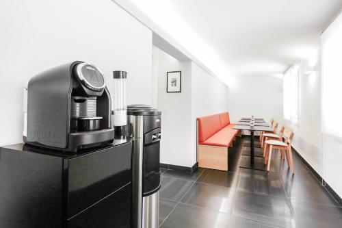 A kitchen or kitchenette at La Bella Modena