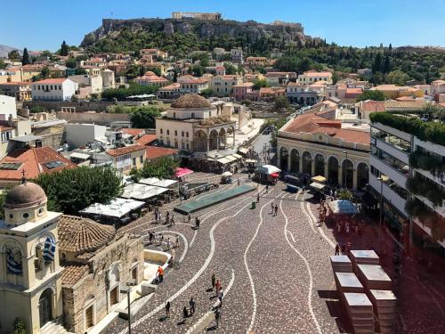 Acropolis area 5 minutes to the Museum and metro