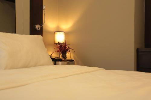 Postel nebo postele na pokoji v ubytování Ferman Pera Hotel