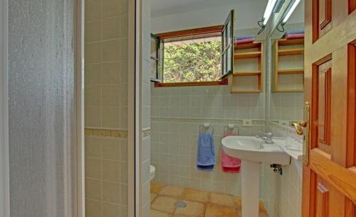 a bathroom with a sink and a shower at Casitas Vista Valle Bajo in El Paso