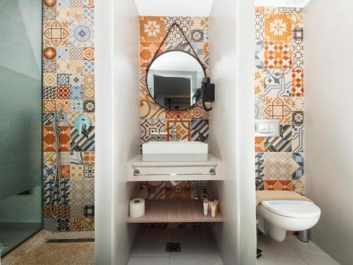 Ένα μπάνιο στο Lymberia Hotel