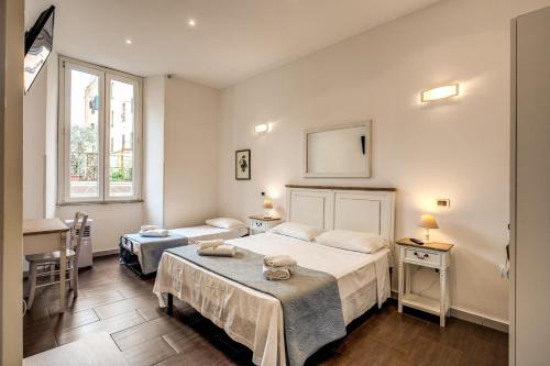 Posteľ alebo postele v izbe v ubytovaní GuestHouse o Affittacamere La civetta di Trastevere