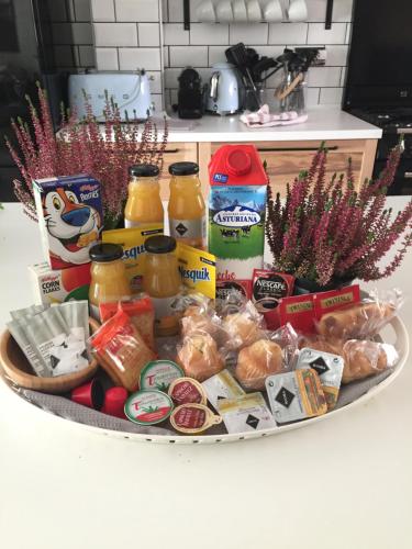 アパートメントの敷地内または近くでの食事または食べ物