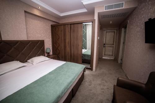 Postel nebo postele na pokoji v ubytování Boutique Hotel Mimino