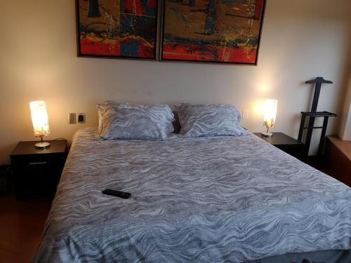 Säng eller sängar i ett rum på Miraflores Frente al Mar