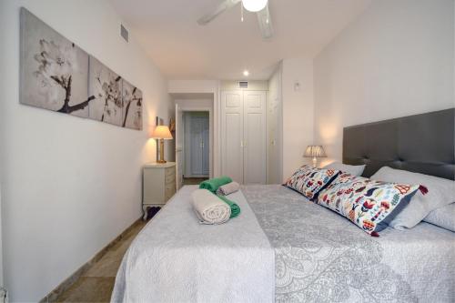 マニルバにあるApartamento 409 marina Real Puerto de la Duquesa playaのギャラリーの写真