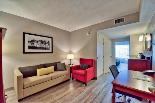 Гостиная зона в Country Inn & Suites by Radisson Ocala Southwest