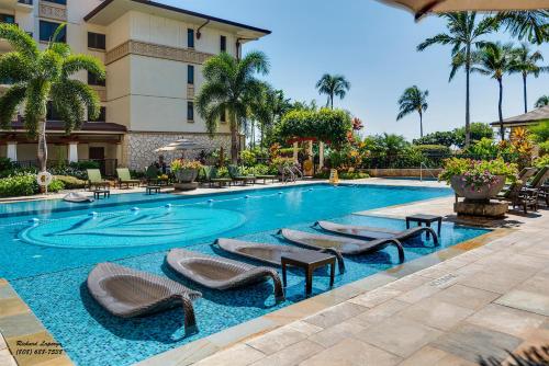 Bazén v ubytování Beach Villas at Ko Olina 5th floor Ocean View nebo v jeho okolí