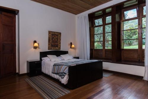 Giường trong phòng chung tại Finca San Pedro