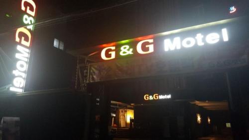 Jinju GnG Motelに飾ってある許可証、賞状、看板またはその他の書類