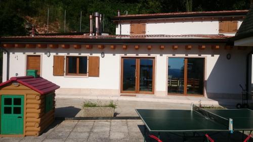Πισίνα στο ή κοντά στο B&B Happy Guest
