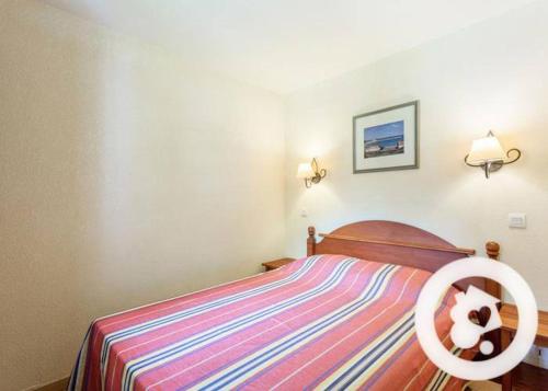 a bedroom with a bed with a stuffed animal on it at N101, parc d'arradoy-St J P de Port in Uhart-Cize
