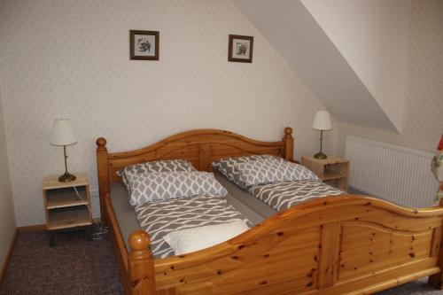 two twin beds in a room with two lamps at Posthotel in Bad Bertrich