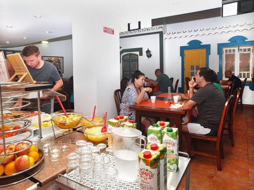 Makanan di atau berdekatan hotel
