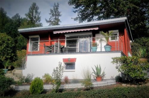 a house with plants on the side of it at Bungalow Thiele in Döbeln